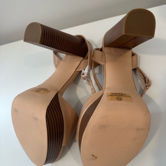 New size 11 cross ankle strap block heel - Picture 4 of 6